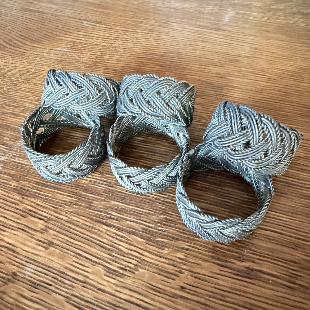 Gorgeous Vintage Set of 6 Silver Plated Braided Rope Napkin Rings Holders